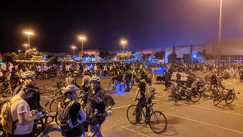 Mumbai Midnight Cycling