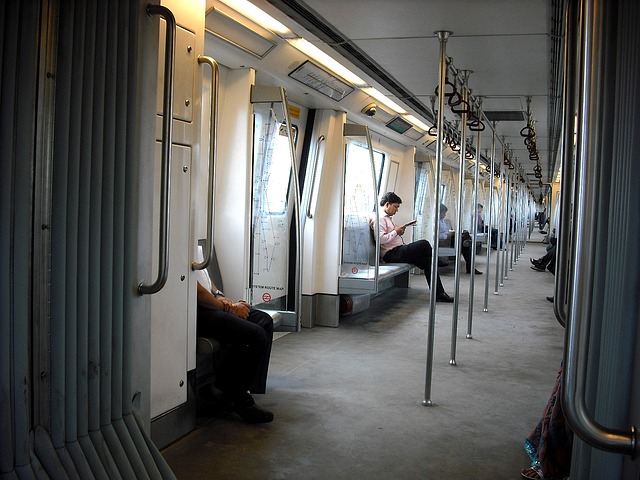Women can carry knives in Delhi metro: CISF
