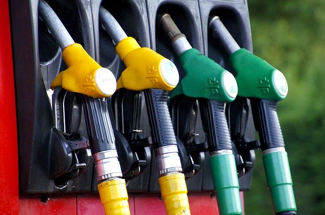 Petrol pumps likely to observe weekly off on Sundays soon