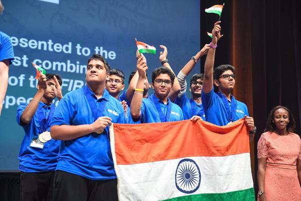 Indian students make water cleaning Robot