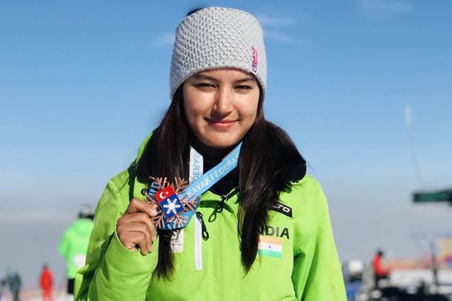 Manali girl gets india's first Skiing medal