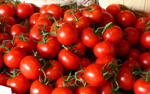 Use tomatoes for your skin and hair