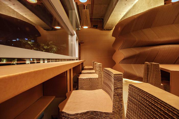 Mumbai café made from cardboard