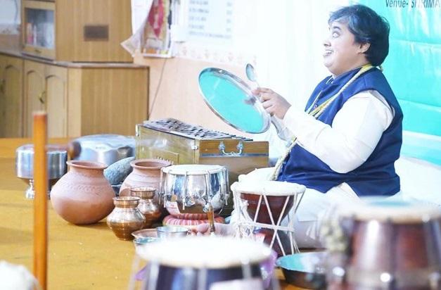 Visually impaired music teacher enters Limca Book of Records