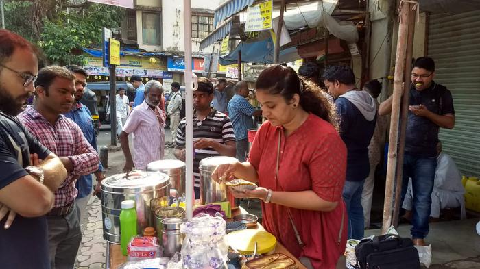Mumbai Couple sets up breakfast stall for their cook