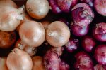 Tamil Nadu shop offers free onions with smartphones