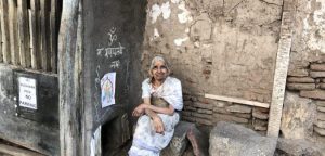 Woman lives without electricity in Pune