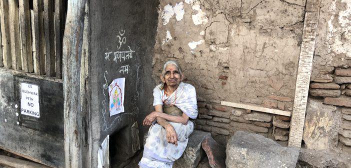 Woman lives without electricity in Pune