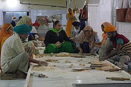 Gurudwara provides food to Madrasa students