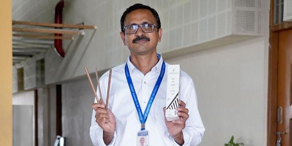 Professor makes Coconut Leaf Straws