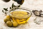 Olive oil hair masks help grow lustrous hair