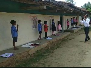 Govt. teacher conducts Mohalla classes in Chhattisgarh