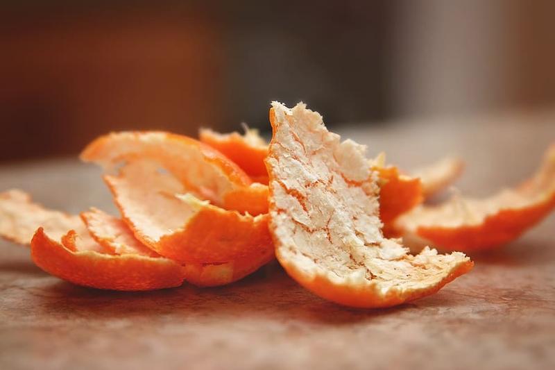 Water-soluble gift wrapper made from lemon peels