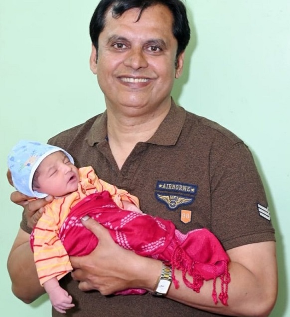 Pune doctor helps deliver girl children for free