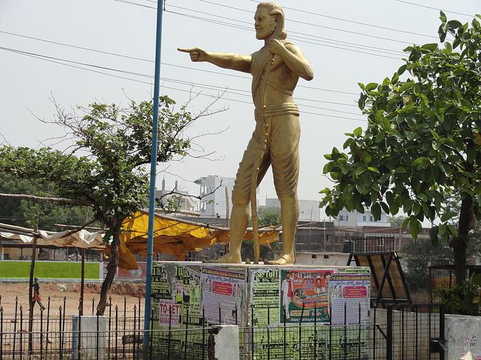 PM unveils 30-feet bronze statue of Alluri Sitarama Raju