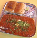 Try these foods at various Indian Railway stations