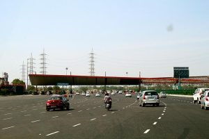 The government cuts toll rates by 50% for highway structures