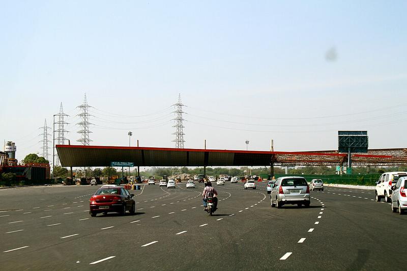 The government cuts toll rates by 50% for highway structures