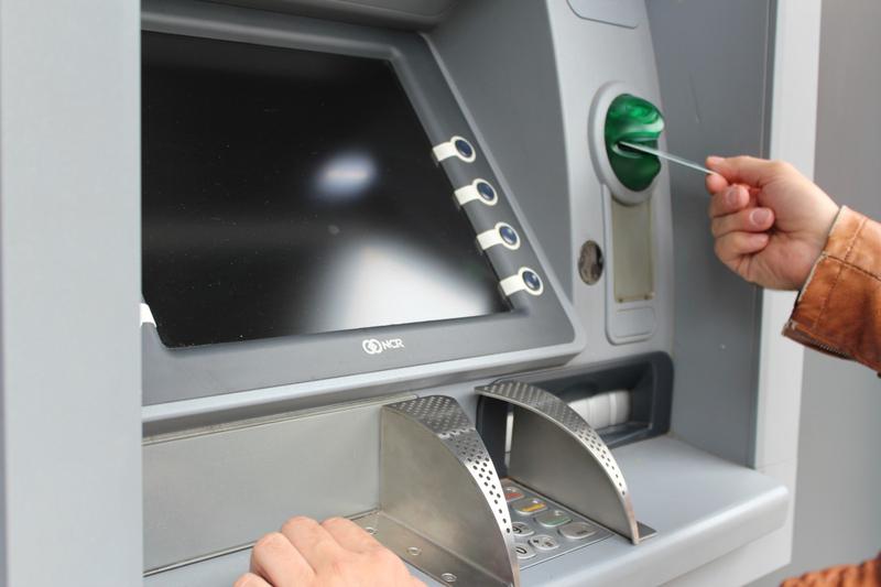 Tips to keep your money safe when ATM card stuck in the machine
